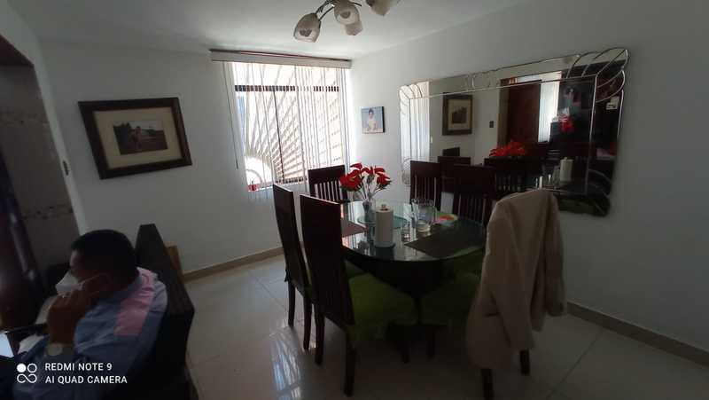 SE VENDE CASA EN AV. EL EJERCITO - URB. EL - 2