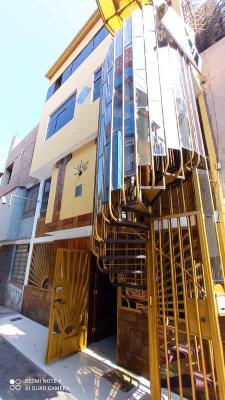 SE VENDE CASA EN AV. EL EJERCITO - URB. EL - 1
