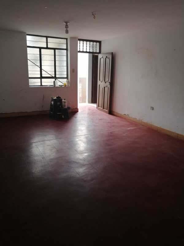 AGRADABLE CASA DE DOS PISOS CERCA A LA AVENIDA SANTA - 2