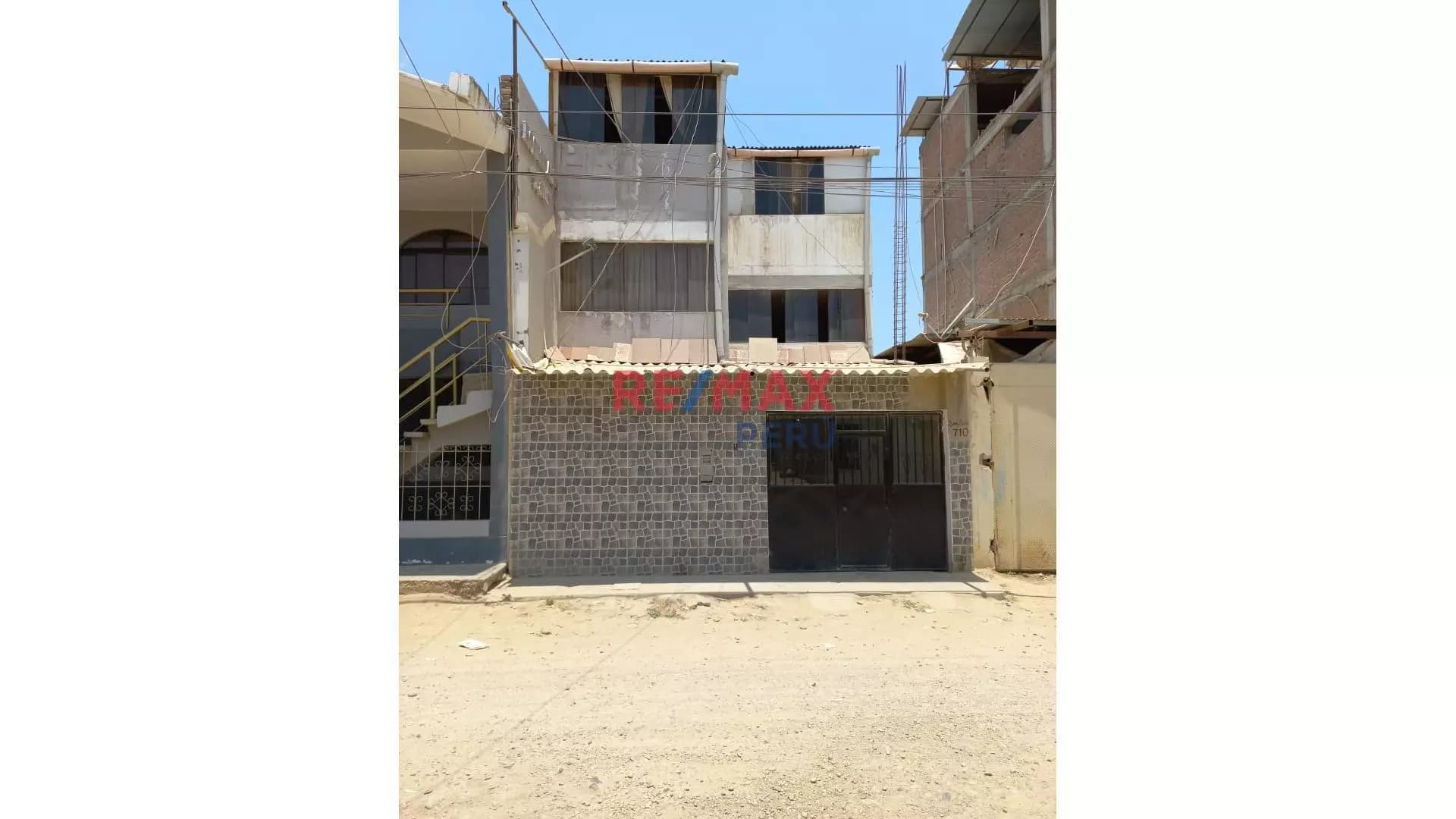 CASA DE 3 PISOS UBICADA EN ZONA COMERCIAL DE OLMOS, - 2