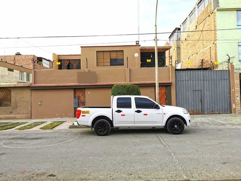 Amplio Local Comercial En Alquiler Todo El Primer Piso - 1