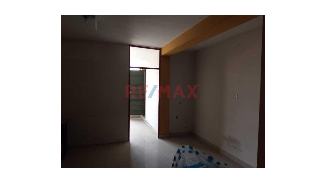 Alquilo local comercial en Avenida Goyeneche - 2