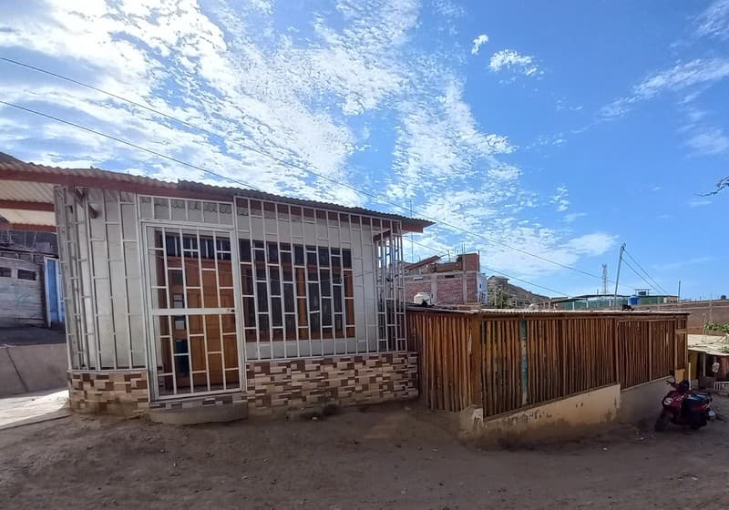 Casa ubicada cerca al colegio Micaela Bastidas y al mercado - 1