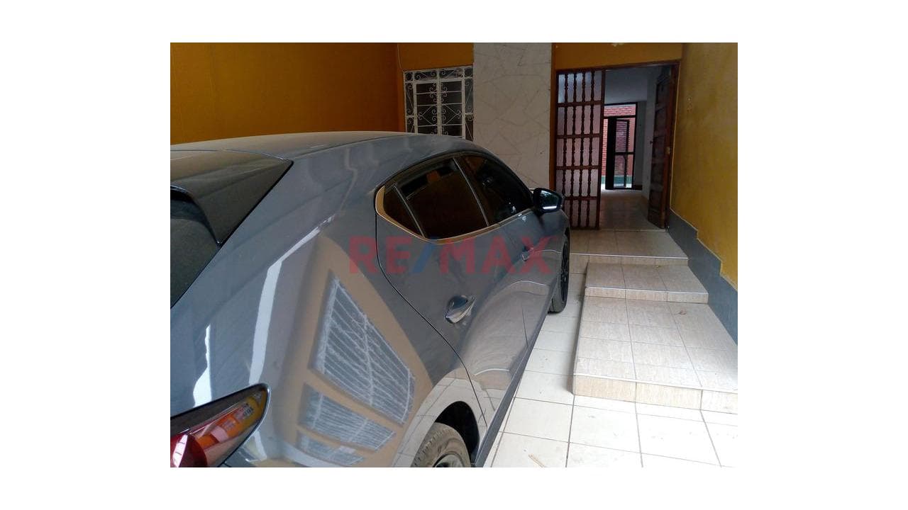 CASA EN VENTA EN URBANIZACION MIRAFLORES - 2