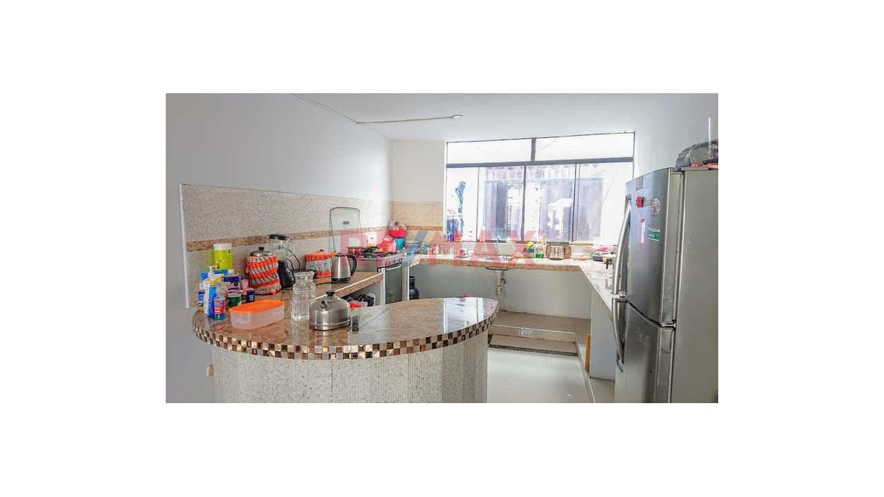 LINDO Y AMPLIO DEPARTAMENTO CON UBICACIÓN PRIVILEGIADA- URB. EL BOSQUE - 2