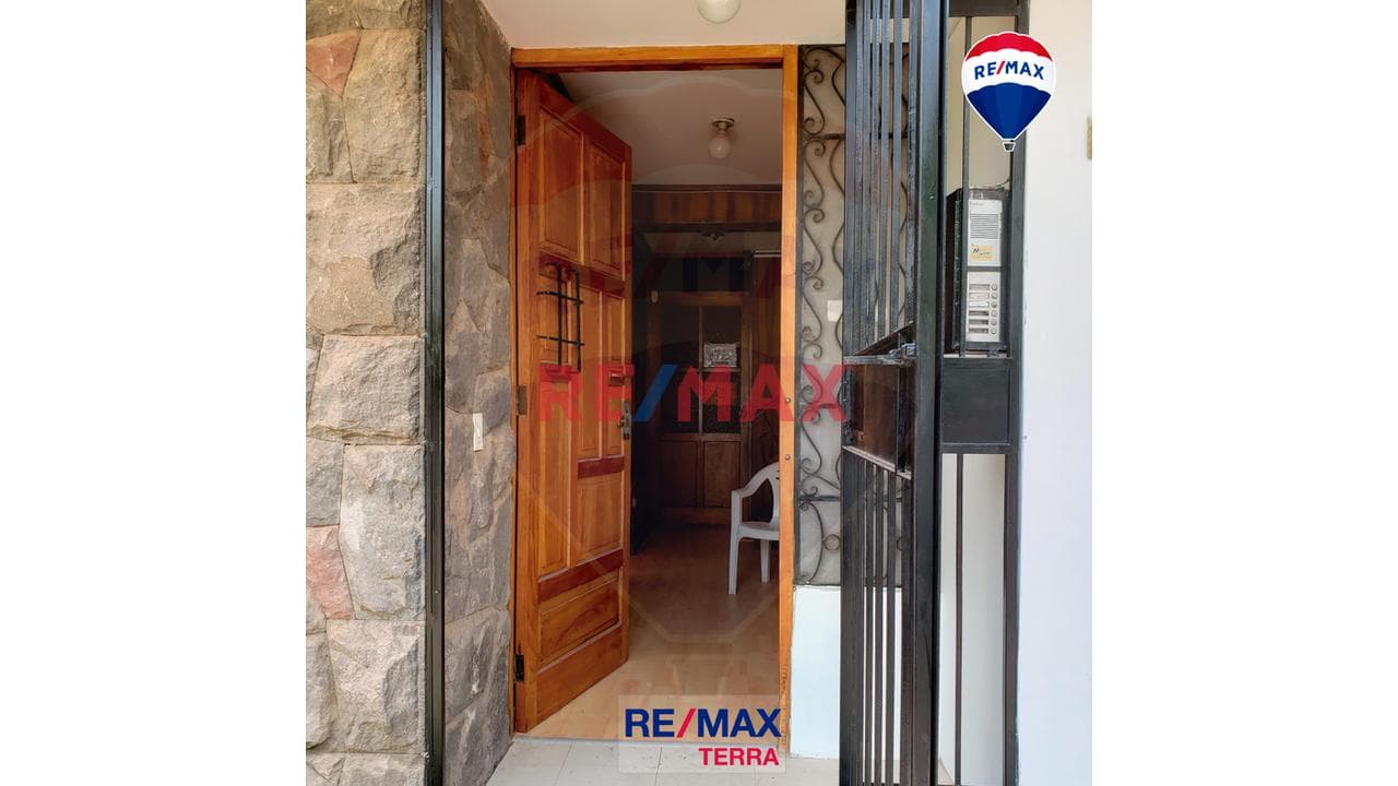 En Alquiler Casa en Urb Santa Monica - 2