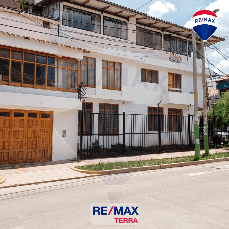 En Alquiler Casa en Urb Santa Monica - 1