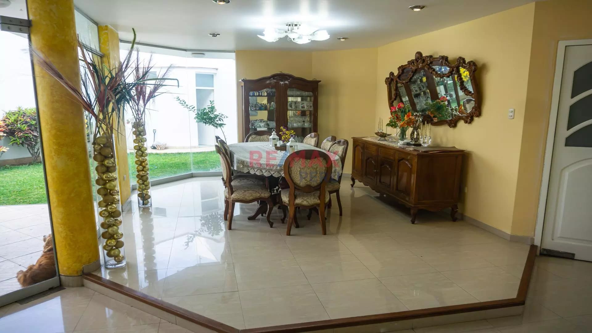 ESPECTACULAR CASA EN VENTA DE 3 PISOS EN LA URB. - 2