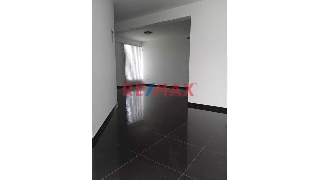 HERMOSO LOCAL ADECUADO PARA OFICINAS ADMINISTRATIVAS-LAS PALMAS DE EL GOLF - 2