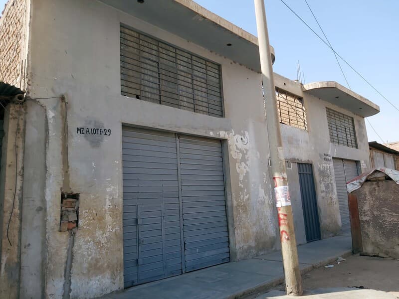 VENTA DE LOCAL COMERCIAL FRENTE AL MERCADO DE LAS PAPAS - 1