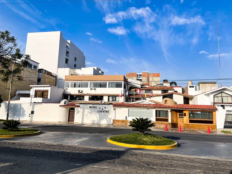 VENDO HOTEL COUNTRY FRENTE AL COUNTRY CLUB DEL GOLF - 1