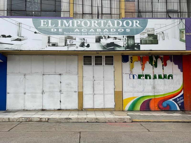 SE ALQUILA AMPLIO LOCAL COMERCIAL CON EXCELENTE UBICACION - 1