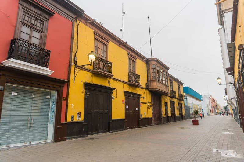 VENTA DE LOCAL COMERCIAL EN PLENO JR PIZARRO TRUJILLO - 1