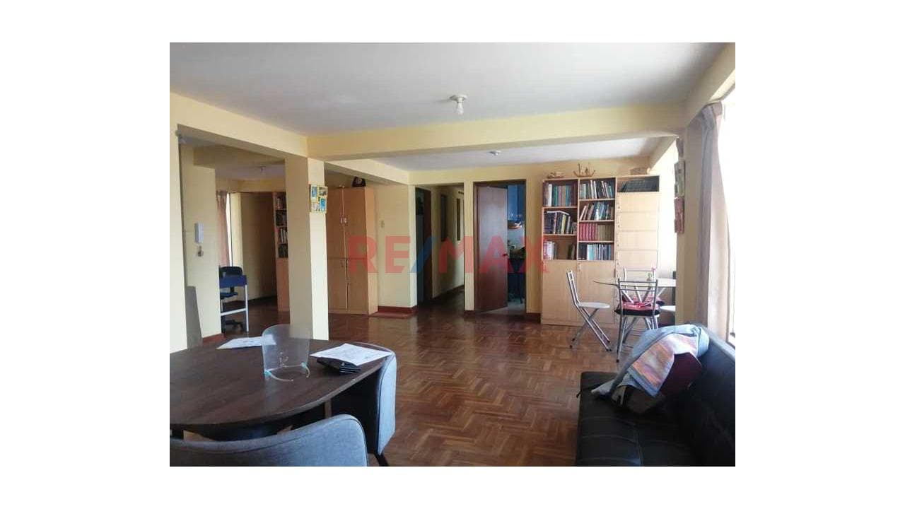 VENDO DEPARTAMENTO EN LARAPA AV. 8 CON 3 DORMITORIOS EN - 2