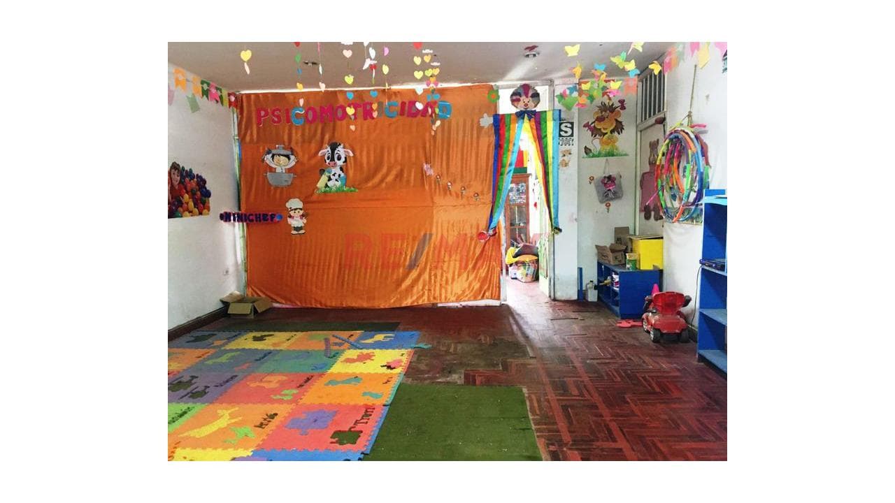 VENDE CASA COMO TERRENO EN AVENIDA - 2