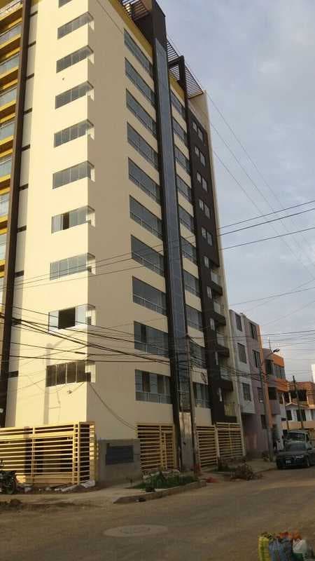 DEPARTAMENTO CON EXTRAORDINARIA VISTA EN PISO 10 CERCA AL OVALO - 1