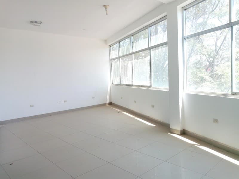 ALQUILER LOCAL COMERCIAL PARA OFICINAS Y NEGOCIOS Nº 303 - 1