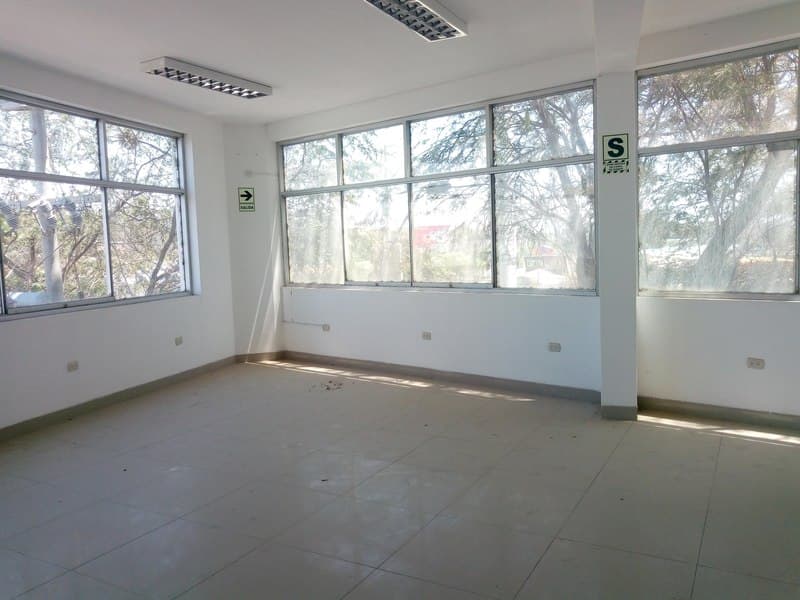 ALQUILER LOCAL COMERCIAL PARA OFICINAS Y NEGOCIOS Nº 302 - 1