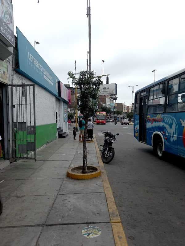 VENDO LOCAL COMERCIAL CON 2 FRENTES, AV. ESPAÑA Y JR. - 2