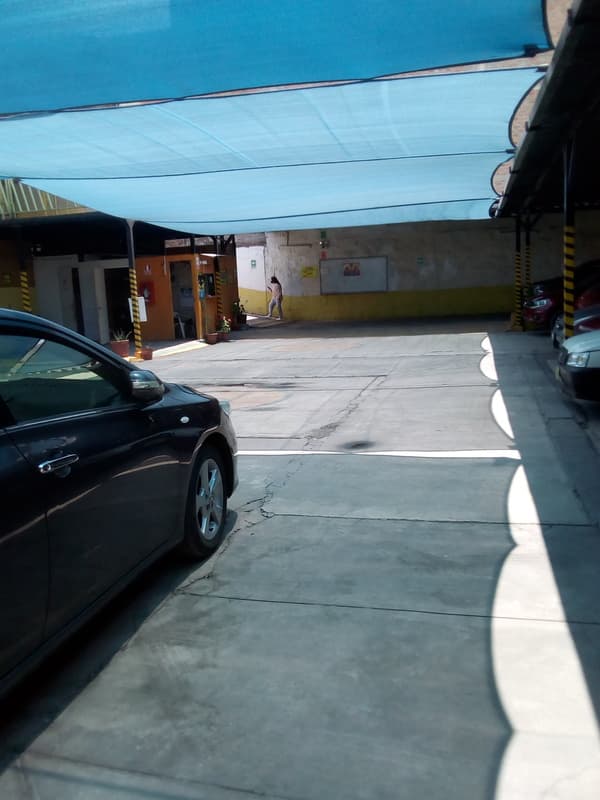 SE VENDE AMPLIO LOCAL ALTAMENTE COMERCIAL CENTRO DE LA CIUDAD - 2