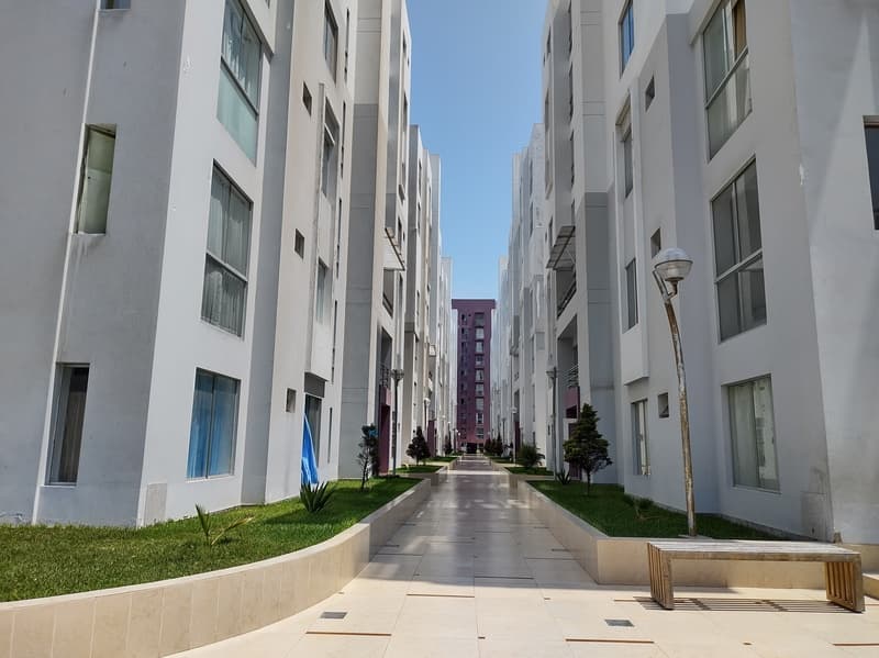 VENDO DEPARTAMENTO CON EXCELENTE DISTRIBUCIÓN Y HERMOSA VISTA, EN LAS - 1