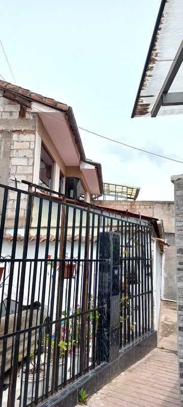 Se vende hermosa casa de 2 pisos de 165 m2 - 1