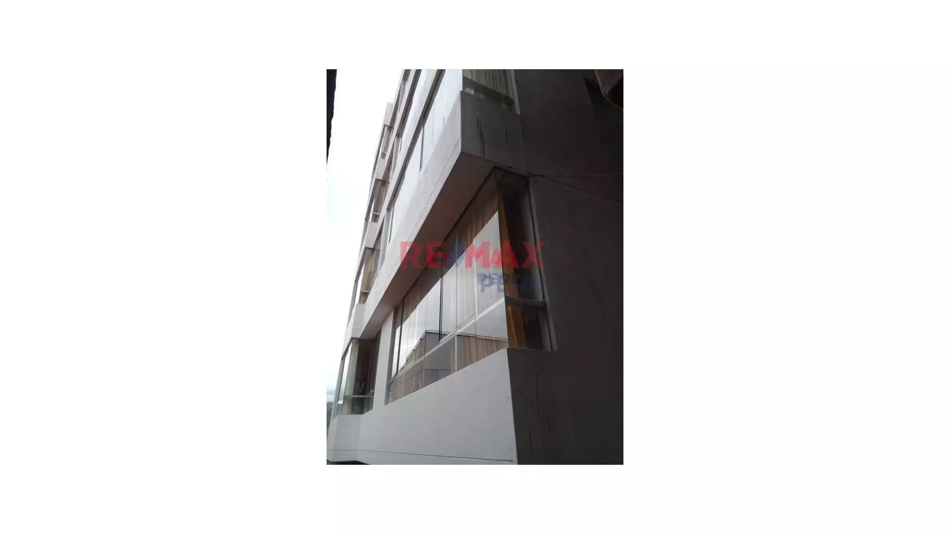 Edificio de 5 pisos, licencia para 4 pisos , no - 2