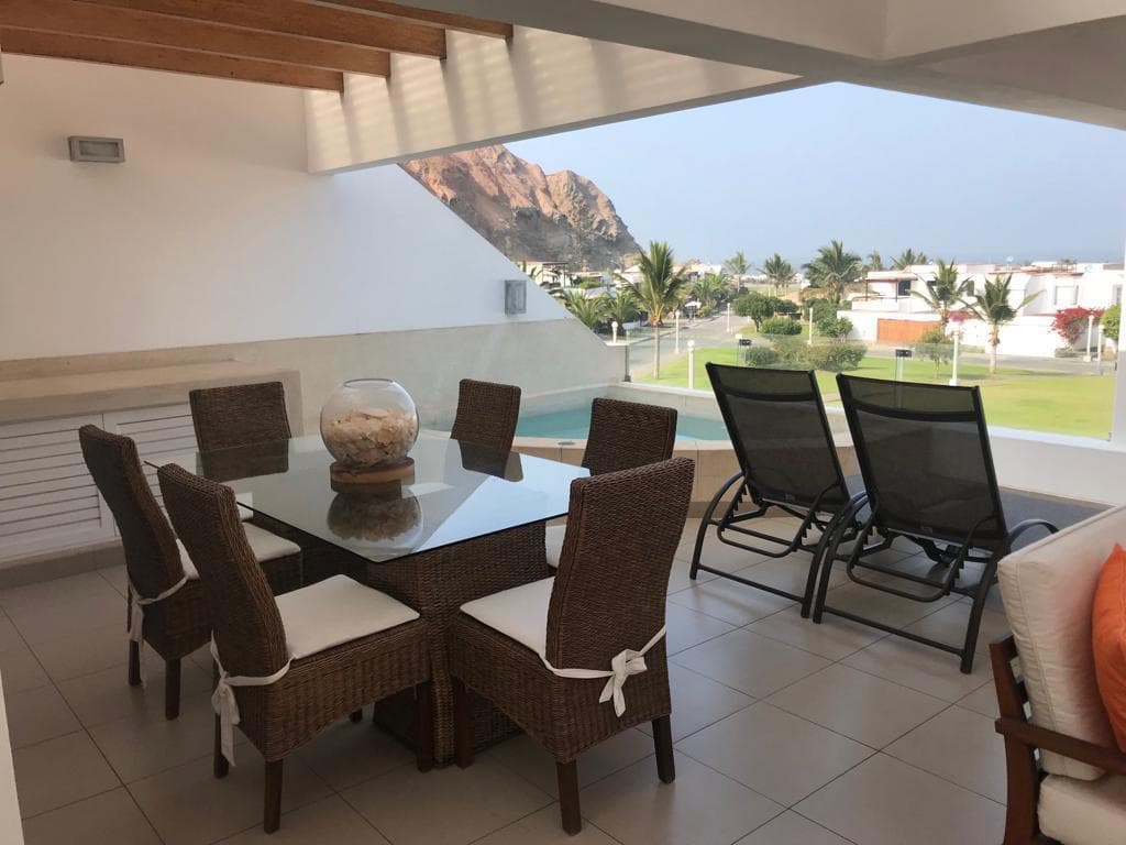 Exclusiva Casa en el Club de Playa Boca León, San Antonio de Mala - 1