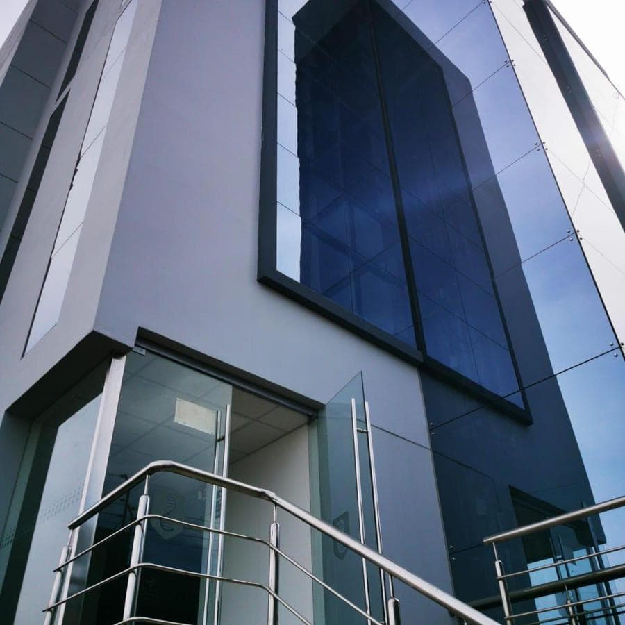 OCASION: EDIFICIO DE 4 PISOS IMPLEMENTADO A ESPALDAS DE NASYA II - 1