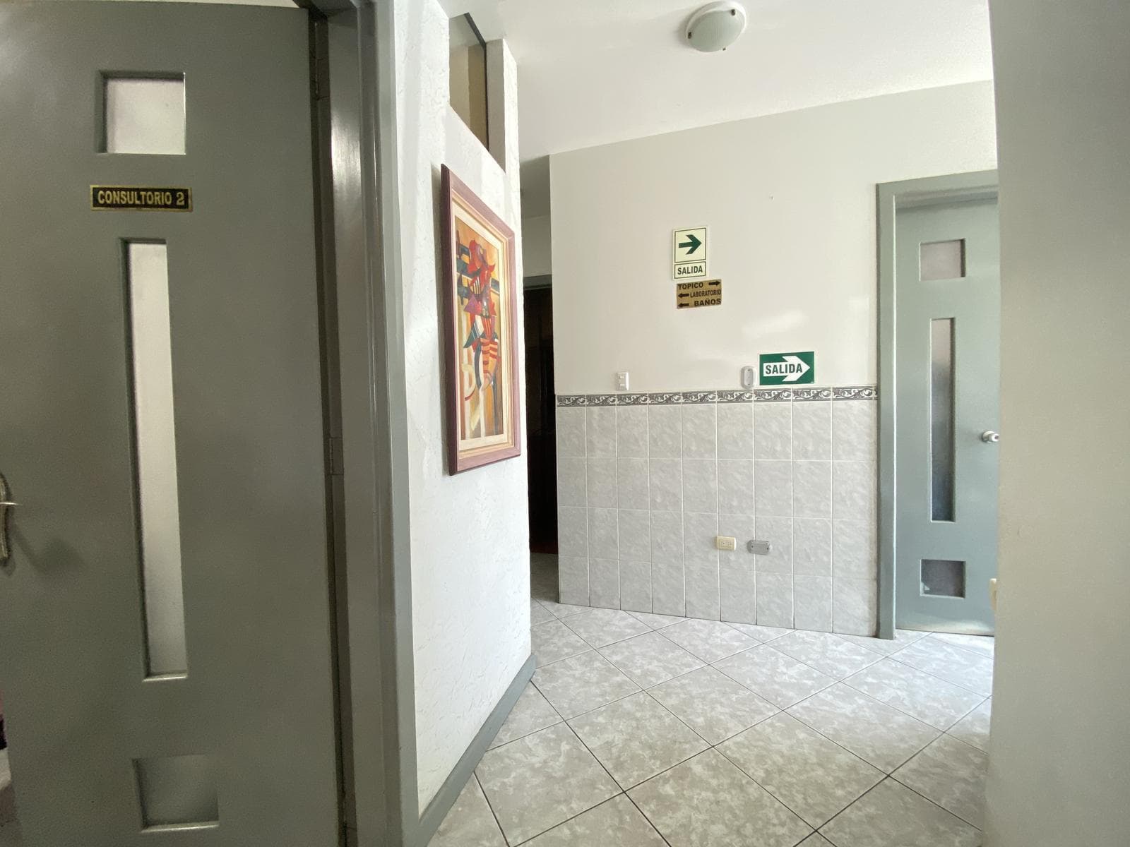 Edificio comercial en venta o alquiler, actualmente funciona como Clínica - 1