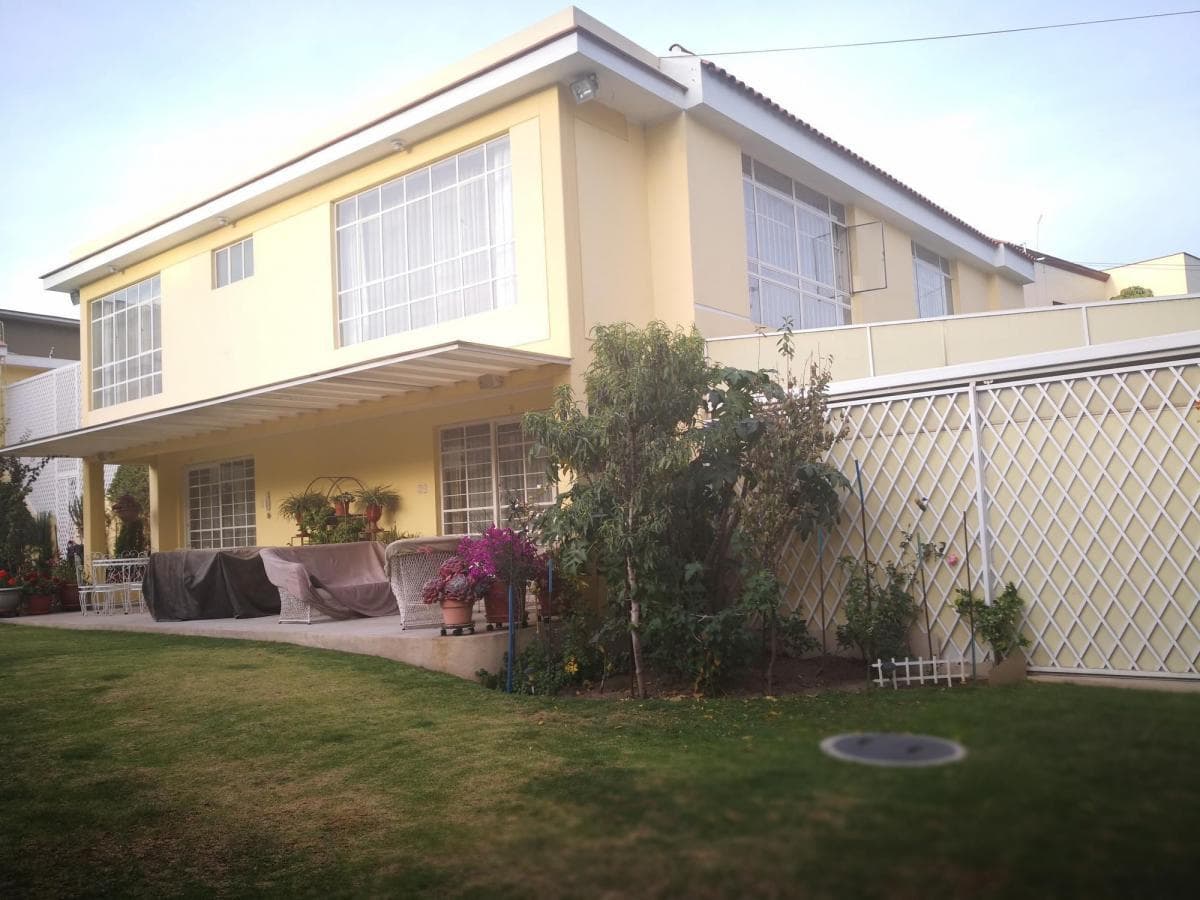 HERMOSA MANSION CON VISTA A PARQUE SELVA ALEGRE - 1