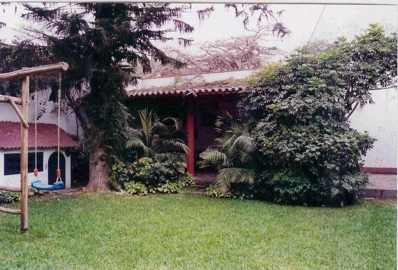 CASA EN VENTA COMO TERRENO MIRAFLORES - 1