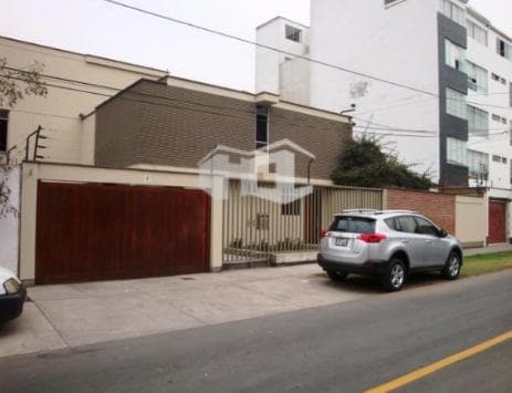 Casa en buen estado en zona residencial cerca al Jockey - Santiago de Surco - 1