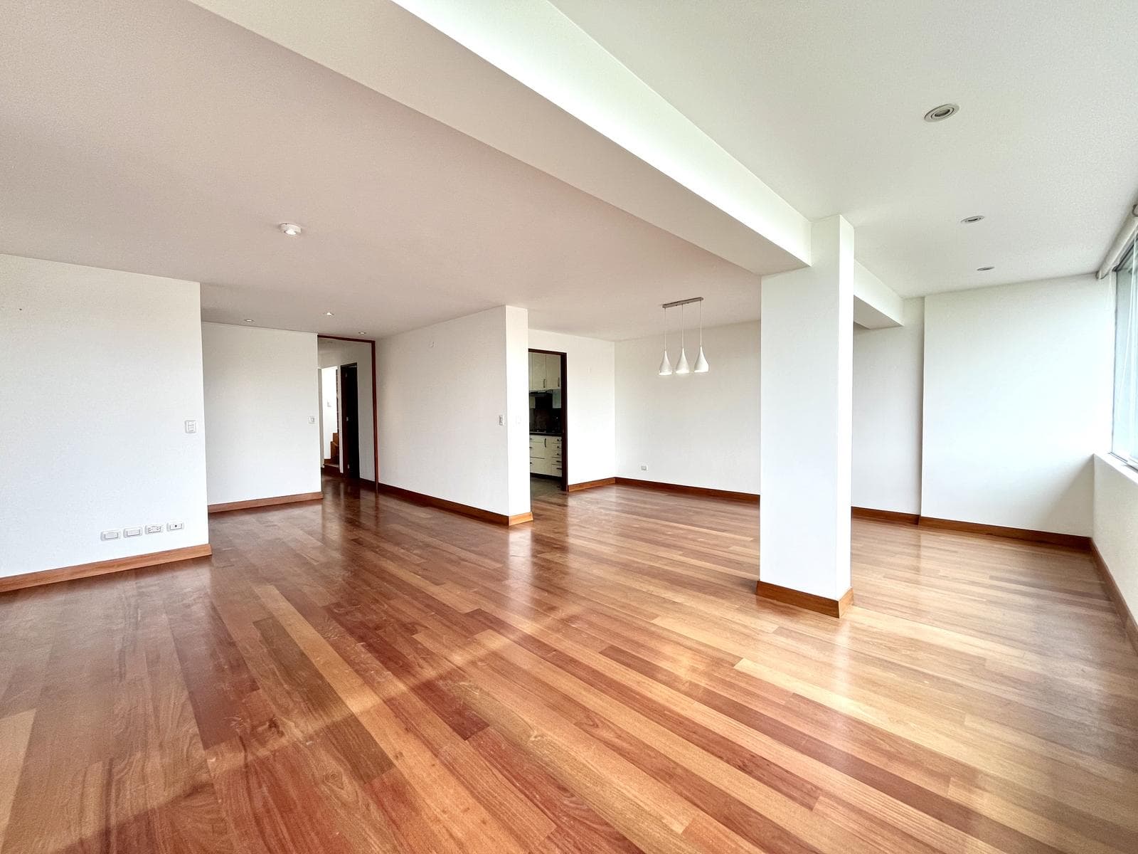 EXCLUSIVO DUPLEX CON PISCINA Y AMPLIA TERRAZA ALQUILER O VENTA EN CHACARILLA - 1