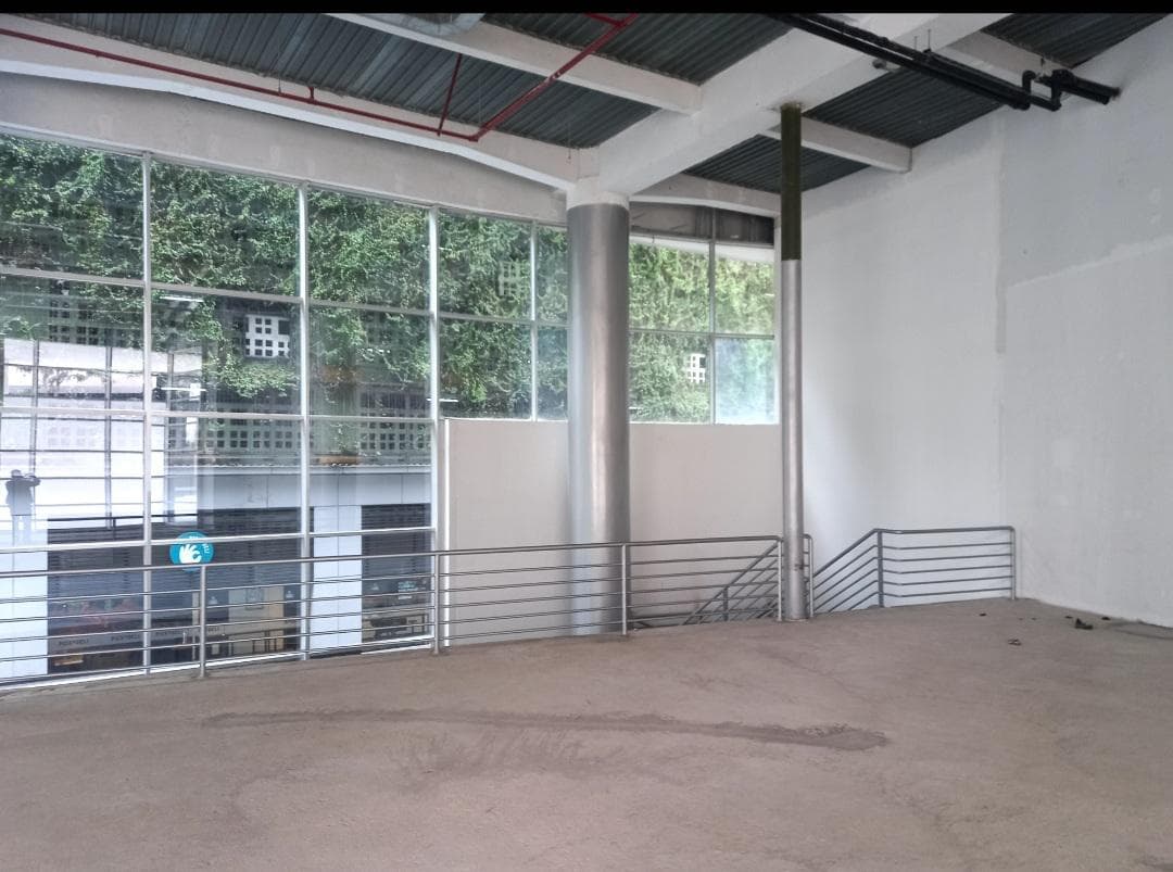 ESPECTACULAR LOCAL COMERCIAL 468 M2 - ENTREGA INMEDIATA - 1