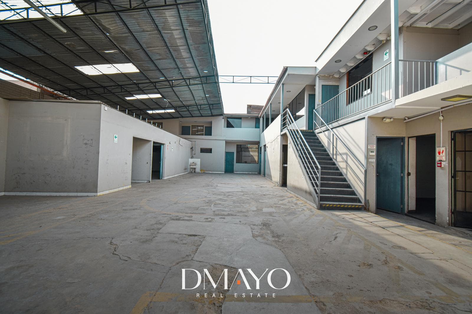 OPORTUNIDAD!! ALQUILER DE AMPLIO LOCAL COMERCIAL 800M2 EN SURQUILLO A MEDIA CUADRA DE DOMINGO ORUE - 1
