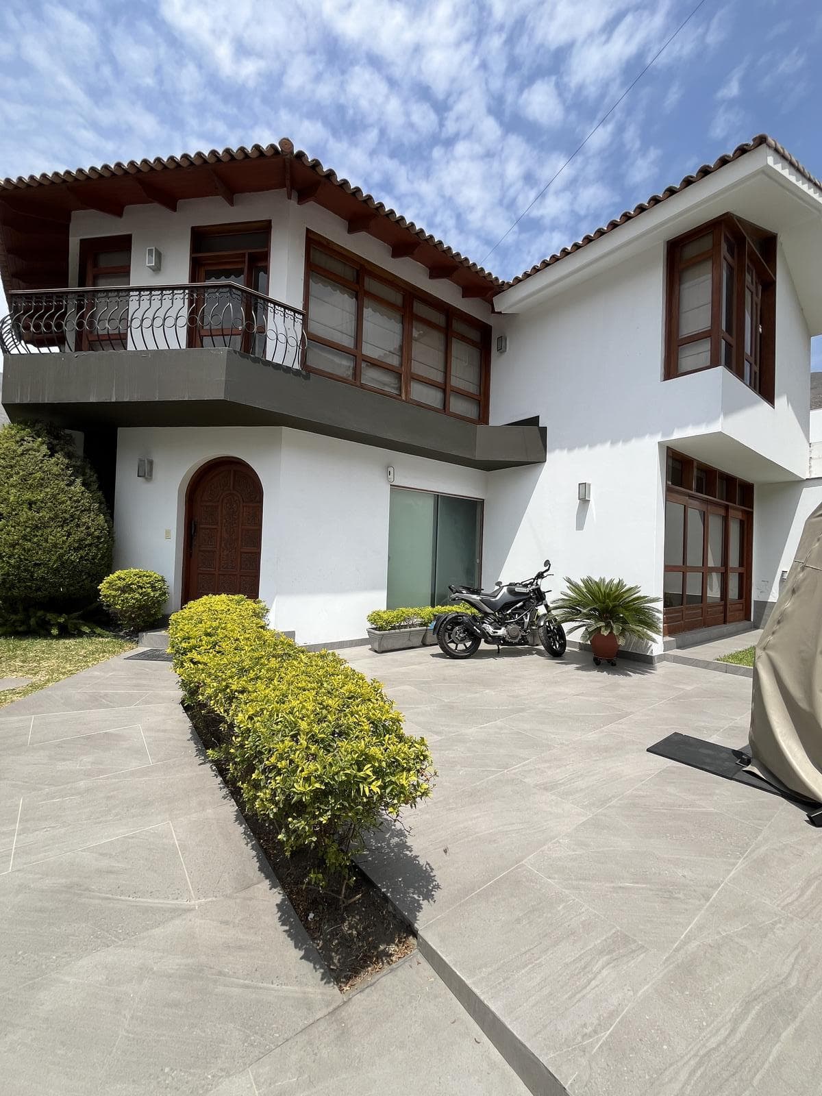 LINDA CASA EN VENTA! 5 HABITACIONES Y AMPLIO JARDIN EN RINCONADA DEL LAGO - 2