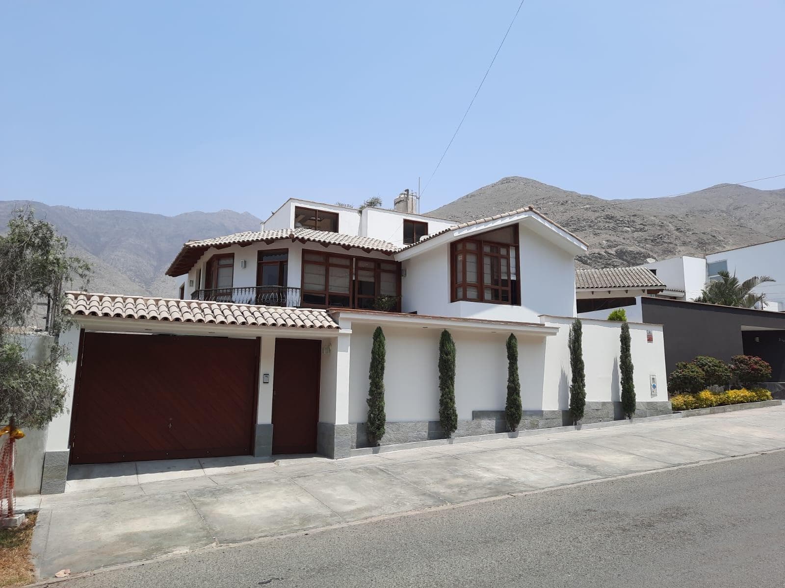 LINDA CASA EN VENTA! 5 HABITACIONES Y AMPLIO JARDIN EN RINCONADA DEL LAGO - 1