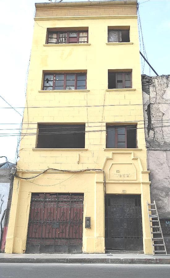 Venta de casa como terreno en cdra 1 av Fco Pizarro Rimac - 1