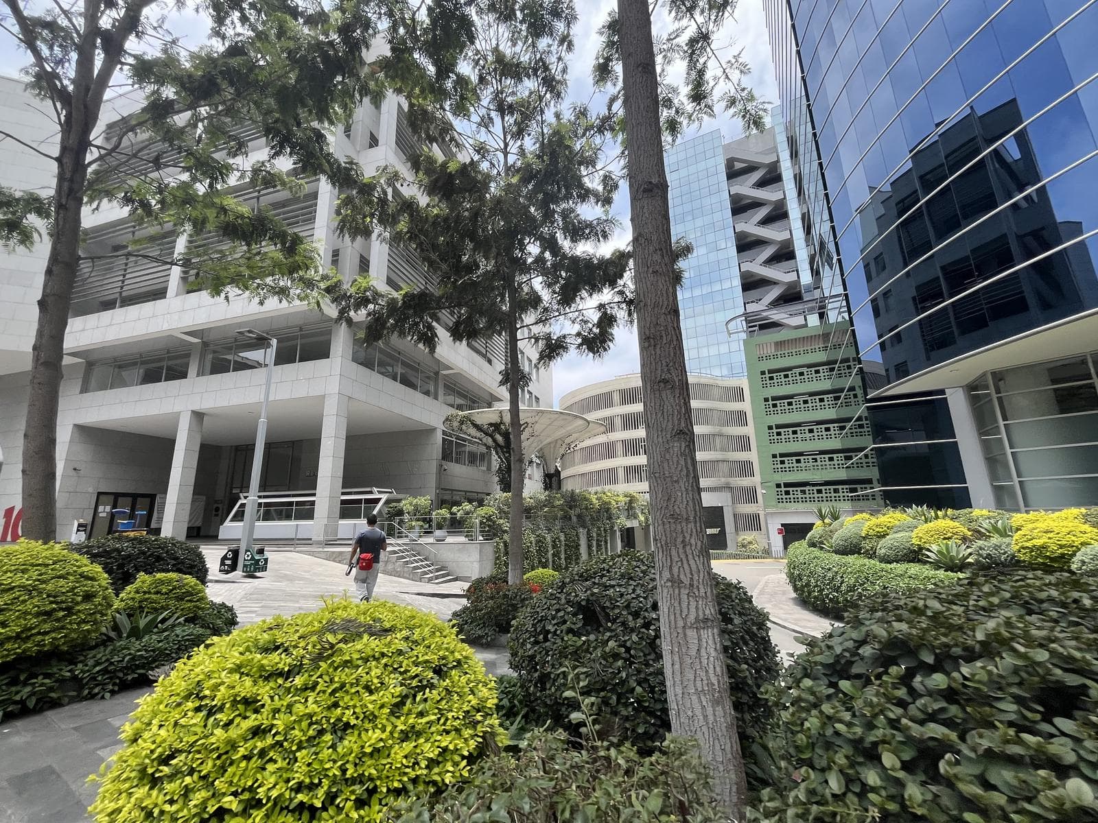 MAGNIFICA OPORTUNIDAD - AMPLIO LOCAL 357 M2 - LISTO PARA ENTREGA - 1