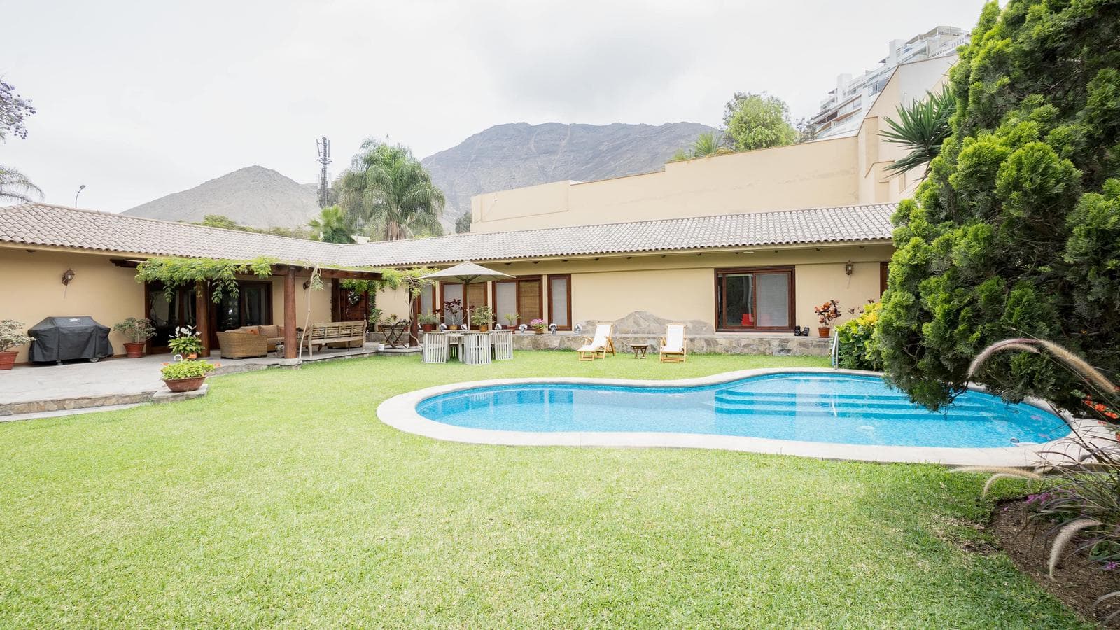 Casa en venta en Av. Tomasal -Condominio Británico-Surco - 1