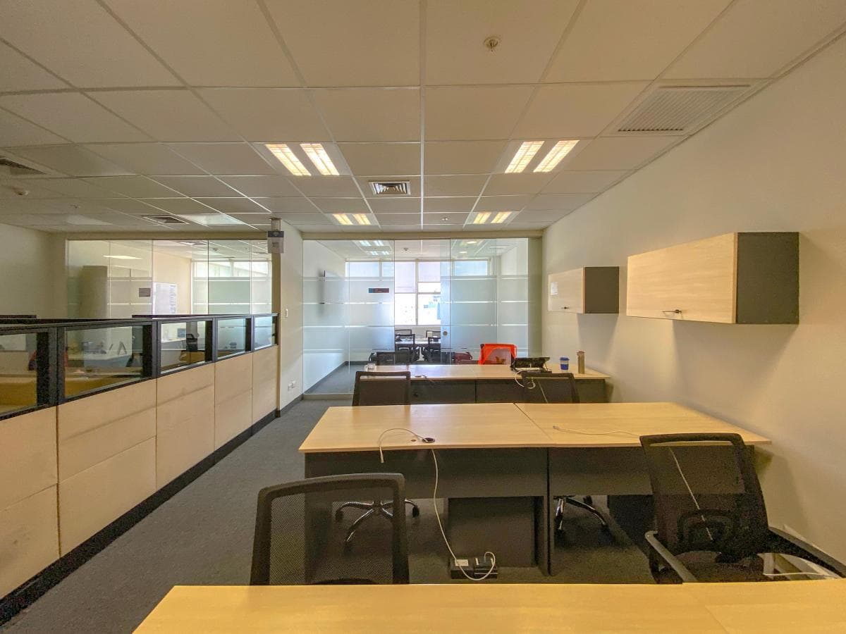 SE VENDE EDIFICIO COMERCIAL EN LA AV SANTA CRUZ - 2