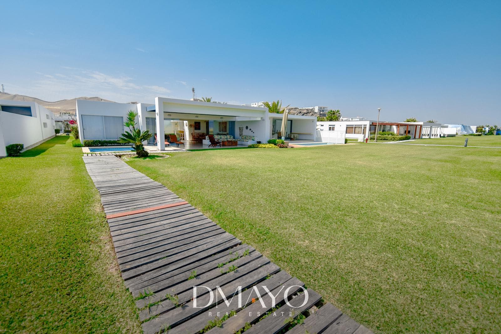 Casa en venta en PRIMERA FILA en Playa del Golf Asia con 4 dormitorios - 1