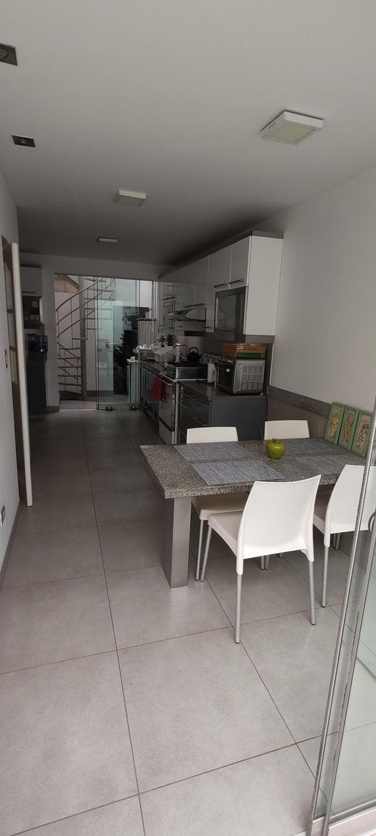 SE VENDE CASA DE TRES PISOS EN LA MOLIANA EXCELENTE UBICACION - 1