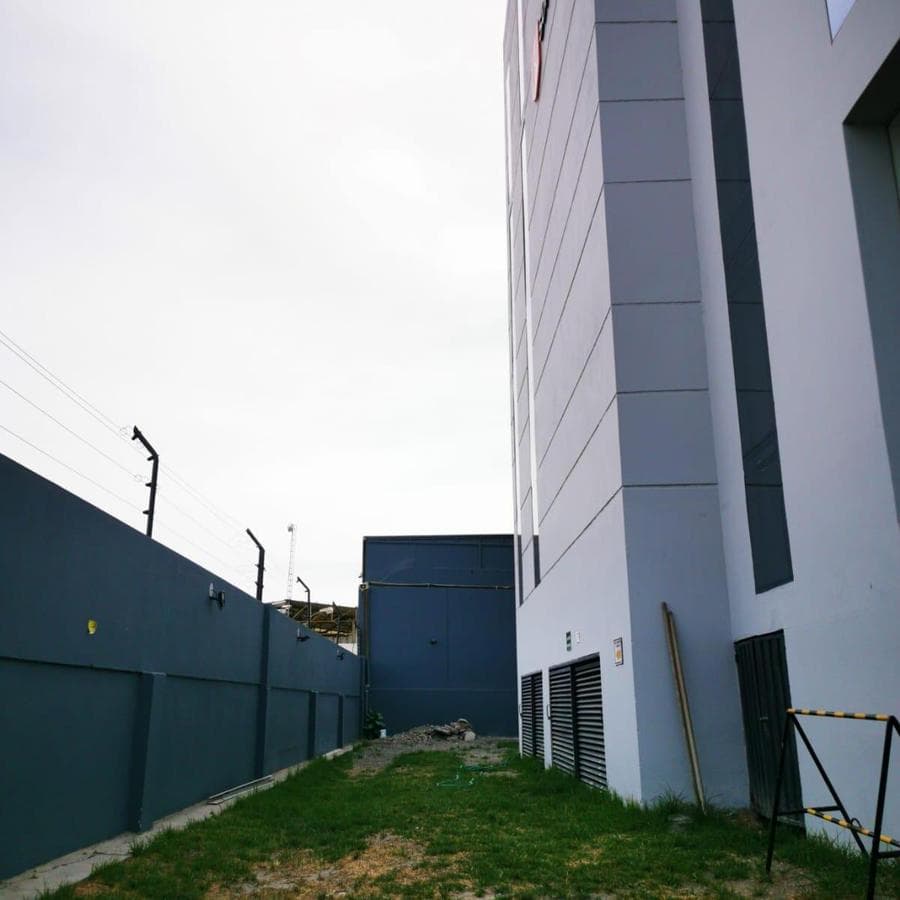 OCASION: EDIFICIO DE 4 PISOS IMPLEMENTADO A ESPALDAS DE NASYA II - 2