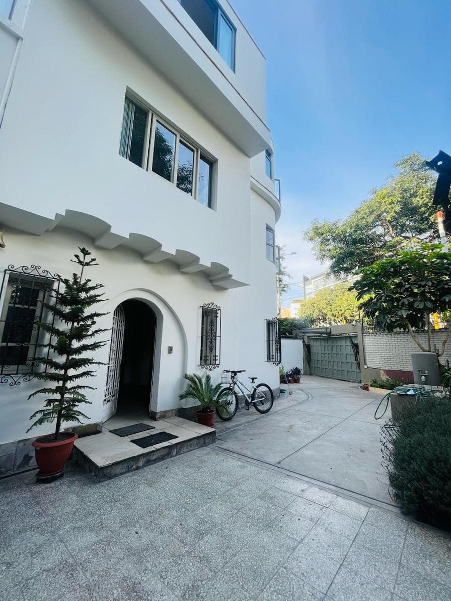 Alquilo Local Comercial Esquina Av Vasco Nuñez de Balboa, Miraflores (X Hotel Hilton) - 1