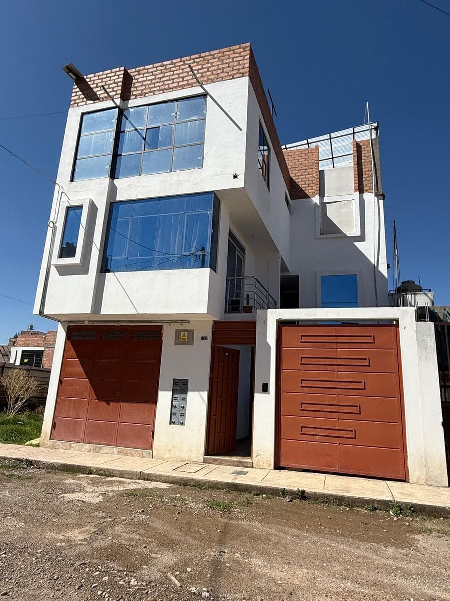 Casa de 3 Pisos con 5 Dorm Urb. Terrazas del Mantaro - El Tambo - 1