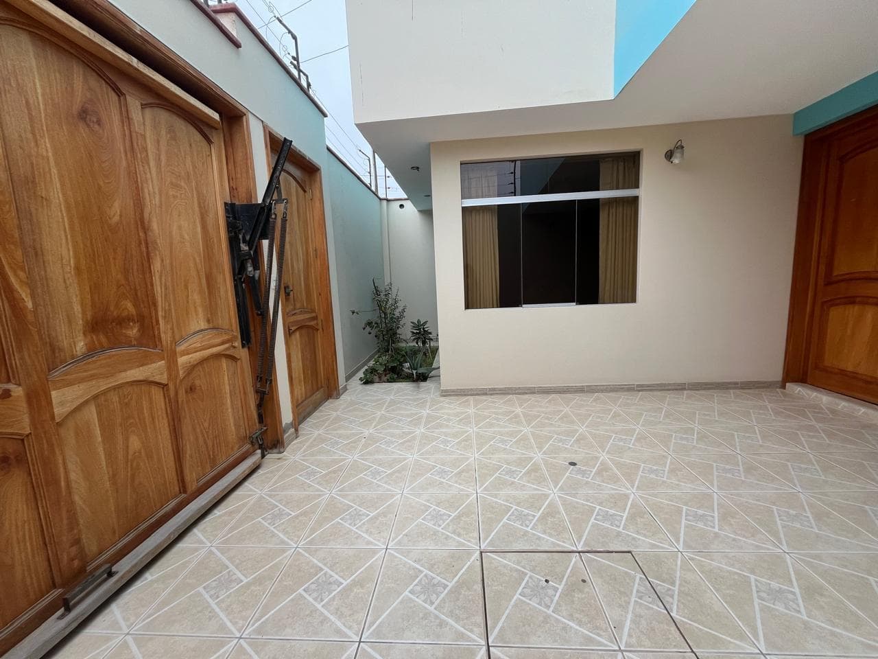 Casa de 3 pisos en Condominio con piscina - 2