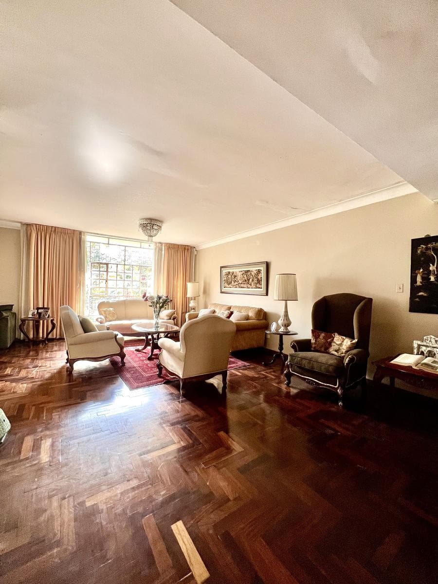 Amplia Casa en Venta en el límite de Lince y San Isidro - 1