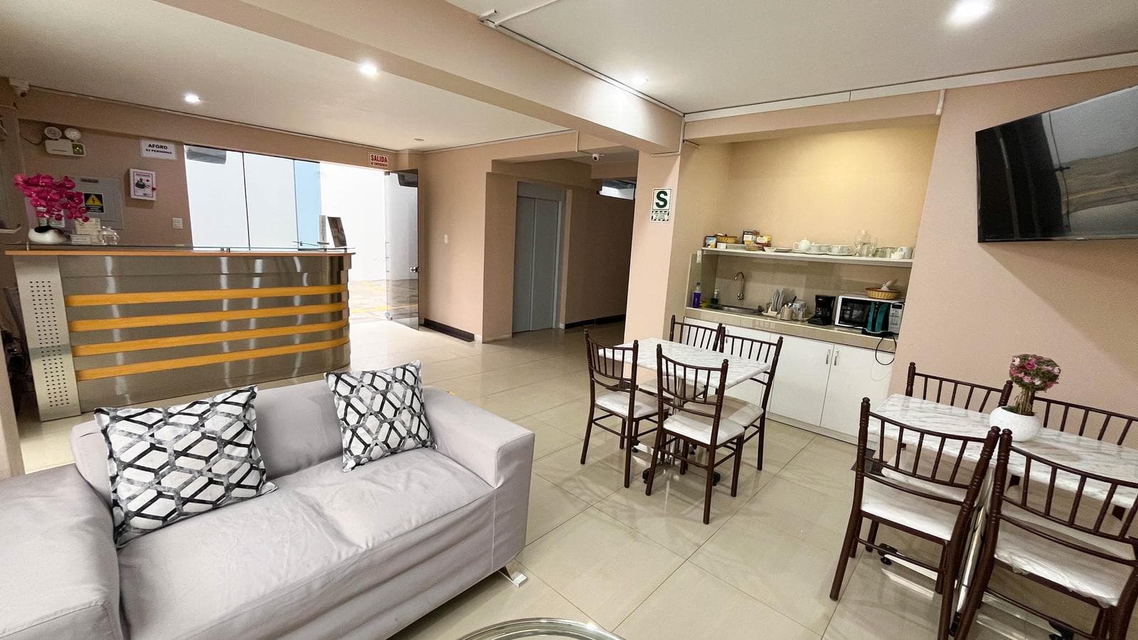 Se vende Hotel - San Miguel (Lima) - 2